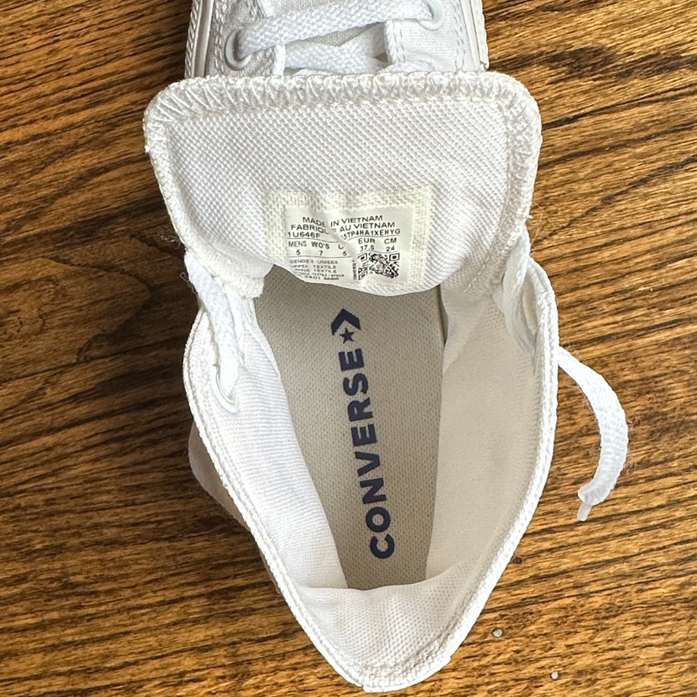 Classic White High-Top Canvas Sneakers - Picture 8 of 9